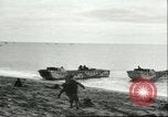 Immagine di Truppe alleate praticando gli assalti anfibi Dartmouth Inghilterra, 1944, secondo 21 filmato di repertorio 65675066889
