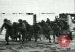 Immagine di Truppe alleate praticando gli assalti anfibi Dartmouth Inghilterra, 1944, secondo 62 filmato di repertorio 65675066889