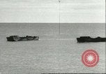 Standbild US-Truppen üben Amphibious Assault Anlandungen in England Dartmouth England, 1944, aus Sekunde 24 historischem Filmmaterial Videoclip 65675066890