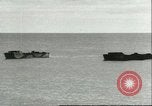 Standbild US-Truppen üben Amphibious Assault Anlandungen in England Dartmouth England, 1944, aus Sekunde 25 historischem Filmmaterial Videoclip 65675066890