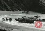 Standbild US-Truppen üben Amphibious Assault Anlandungen in England Dartmouth England, 1944, aus Sekunde 56 historischem Filmmaterial Videoclip 65675066890