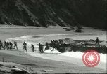 Standbild US-Truppen üben Amphibious Assault Anlandungen in England Dartmouth England, 1944, aus Sekunde 58 historischem Filmmaterial Videoclip 65675066890