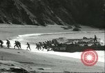 Standbild US-Truppen üben Amphibious Assault Anlandungen in England Dartmouth England, 1944, aus Sekunde 61 historischem Filmmaterial Videoclip 65675066890