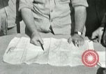 Immagine di Funzionari canadesi Sicilia Italia, 1943, secondo 13 filmato di repertorio 65675066896
