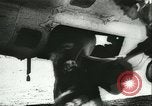 Image italien aéronefs attaquant des navires alliés en mer Mer Méditerranée, 1942, de la seconde 22 séquences d'archives historiques vidéo 65675066913