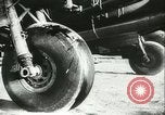 Image italien aéronefs attaquant des navires alliés en mer Mer Méditerranée, 1942, de la seconde 45 séquences d'archives historiques vidéo 65675066913