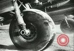 Image italien aéronefs attaquant des navires alliés en mer Mer Méditerranée, 1942, de la seconde 46 séquences d'archives historiques vidéo 65675066913