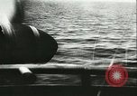 Image italien aéronefs attaquant des navires alliés en mer Mer Méditerranée, 1942, de la seconde 57 séquences d'archives historiques vidéo 65675066913