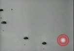 Image des parachutistes allemands en Sicile Sicile Italie, 1943, de la seconde 26 séquences d'archives historiques vidéo 65675066915