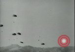 Image des parachutistes allemands en Sicile Sicile Italie, 1943, de la seconde 28 séquences d'archives historiques vidéo 65675066915