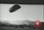 Image des parachutistes allemands en Sicile Sicile Italie, 1943, de la seconde 33 séquences d'archives historiques vidéo 65675066915