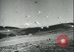 Image des parachutistes allemands en Sicile Sicile Italie, 1943, de la seconde 51 séquences d'archives historiques vidéo 65675066915