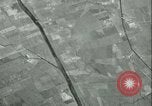 Standbild Antenne bombardieren Sizilien Italien, 1943, aus Sekunde 18 historischem Filmmaterial Videoclip 65675066935