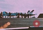 Standbild F-18 A Hornet aircrfat Atlantik, 1986, aus Sekunde 1 historischem Filmmaterial Videoclip 65675066961