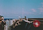Standbild F-18 A Hornet aircrfat Atlantik, 1986, aus Sekunde 7 historischem Filmmaterial Videoclip 65675066961