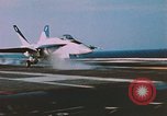 Standbild F-18 A Hornet aircrfat Atlantik, 1986, aus Sekunde 15 historischem Filmmaterial Videoclip 65675066961