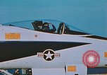 Standbild F-18 A Hornet aircrfat Atlantik, 1986, aus Sekunde 22 historischem Filmmaterial Videoclip 65675066961