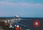 Standbild F-18 A Hornet aircrfat Atlantik, 1986, aus Sekunde 29 historischem Filmmaterial Videoclip 65675066961