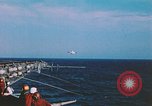 Standbild F-18 A Hornet aircrfat Atlantik, 1986, aus Sekunde 32 historischem Filmmaterial Videoclip 65675066961