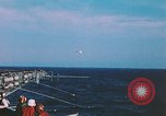 Standbild F-18 A Hornet aircrfat Atlantik, 1986, aus Sekunde 33 historischem Filmmaterial Videoclip 65675066961