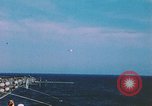 Standbild F-18 A Hornet aircrfat Atlantik, 1986, aus Sekunde 34 historischem Filmmaterial Videoclip 65675066961