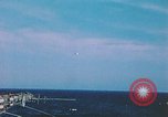 Standbild F-18 A Hornet aircrfat Atlantik, 1986, aus Sekunde 35 historischem Filmmaterial Videoclip 65675066961