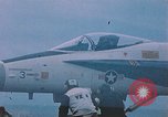 Standbild F-18 A Hornet aircrfat Atlantik, 1986, aus Sekunde 37 historischem Filmmaterial Videoclip 65675066961