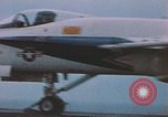 Standbild F-18 A Hornet aircrfat Atlantik, 1986, aus Sekunde 39 historischem Filmmaterial Videoclip 65675066961