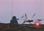 Standbild F-18 A Hornet aircrfat Atlantik, 1986, aus Sekunde 41 historischem Filmmaterial Videoclip 65675066961
