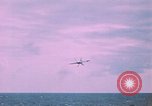 Standbild F-18 A Hornet aircrfat Atlantik, 1986, aus Sekunde 53 historischem Filmmaterial Videoclip 65675066961