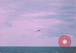 Standbild F-18 A Hornet aircrfat Atlantik, 1986, aus Sekunde 54 historischem Filmmaterial Videoclip 65675066961