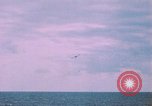 Standbild F-18 A Hornet aircrfat Atlantik, 1986, aus Sekunde 56 historischem Filmmaterial Videoclip 65675066961
