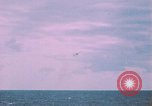 Standbild F-18 A Hornet aircrfat Atlantik, 1986, aus Sekunde 57 historischem Filmmaterial Videoclip 65675066961
