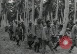 Immagine di Marines americani Guadalcanal nelle Isole Salomone, 1942, secondo 4 filmato di repertorio 65675066968