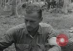 Immagine di Marines americani Guadalcanal nelle Isole Salomone, 1942, secondo 25 filmato di repertorio 65675066968
