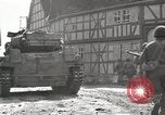Standbild 6th Armored Division Oberdorla Deutschland, 1945, aus Sekunde 62 historischem Filmmaterial Videoclip 65675066990