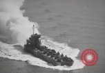 Standbild Methoden bei der Bekämpfung von Selbstmordanschlägen Pacific Theater, 1945, aus Sekunde 8 historischem Filmmaterial Videoclip 65675067025