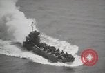 Standbild Methoden bei der Bekämpfung von Selbstmordanschlägen Pacific Theater, 1945, aus Sekunde 9 historischem Filmmaterial Videoclip 65675067025
