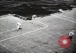 Standbild Methoden bei der Bekämpfung von Selbstmordanschlägen Pacific Theater, 1945, aus Sekunde 26 historischem Filmmaterial Videoclip 65675067025