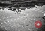 Standbild Methoden bei der Bekämpfung von Selbstmordanschlägen Pacific Theater, 1945, aus Sekunde 28 historischem Filmmaterial Videoclip 65675067025