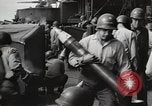 Standbild Methoden bei der Bekämpfung von Selbstmordanschlägen Pacific Theater, 1945, aus Sekunde 29 historischem Filmmaterial Videoclip 65675067025