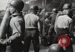 Standbild Methoden bei der Bekämpfung von Selbstmordanschlägen Pacific Theater, 1945, aus Sekunde 33 historischem Filmmaterial Videoclip 65675067025