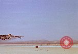 Standbild X-15 Rakete angetriebene Luftfahrzeuge California United States USA, 1961, aus Sekunde 30 historischem Filmmaterial Videoclip 65675067029