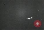 Standbild Parabrake wird getestet auf F-101A Flugzeuge auf der Edwards Air Force Base California United States USA, 1951, aus Sekunde 46 historischem Filmmaterial Videoclip 65675067045