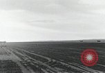 Standbild F-100 stürzt nach einer versuchten Landung California United States USA, 1956, aus Sekunde 4 historischem Filmmaterial Videoclip 65675067051