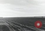Standbild F-100 stürzt nach einer versuchten Landung California United States USA, 1956, aus Sekunde 5 historischem Filmmaterial Videoclip 65675067051