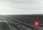 Standbild F-100 stürzt nach einer versuchten Landung California United States USA, 1956, aus Sekunde 11 historischem Filmmaterial Videoclip 65675067051
