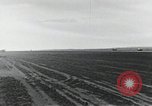 Standbild F-100 stürzt nach einer versuchten Landung California United States USA, 1956, aus Sekunde 13 historischem Filmmaterial Videoclip 65675067051
