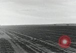 Standbild F-100 stürzt nach einer versuchten Landung California United States USA, 1956, aus Sekunde 15 historischem Filmmaterial Videoclip 65675067051