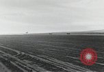 Standbild F-100 stürzt nach einer versuchten Landung California United States USA, 1956, aus Sekunde 20 historischem Filmmaterial Videoclip 65675067051